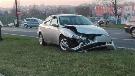 Zderzenie Audi I Alfa Romeo Na Rondzie Przy Makro Lublin112 Pl