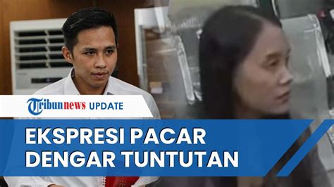 Tatapan Kosong Ling Ling Saat Dengar Tuntutan 12 Tahun Penjara Terhadap