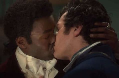 Doctor Who Exibe Primeiro Beijo Gay Do Protagonista Em Anos