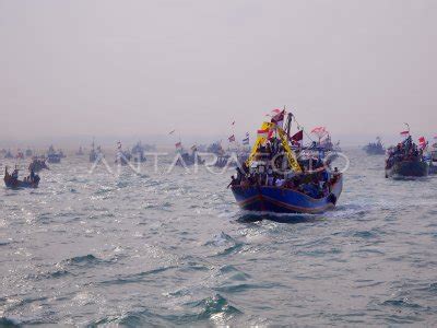 Tradisi Pesta Lomban Di Jepara Antara Foto