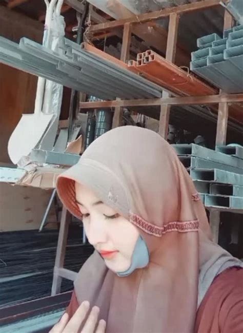 Masih Ingat Nur Aini Gadis Cantik Yang Dulu Viral Jadi Kuli Angkat