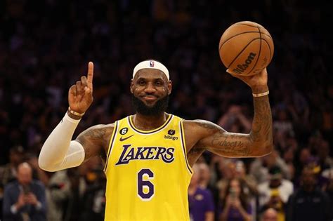 Lebron James Entre Dans L Histoire De La Nba Et Bat Le Record De Tous