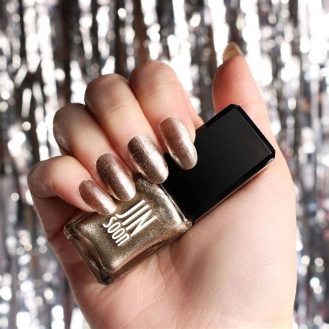 This Nail Polish Trend Is Going To Be Huge This Season Chrome Nails Chrome Nail Polish Nail