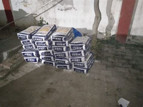 Fake Wallputty Factory Caught In Meerut Jk के नाम पर बेचा जा रहा था