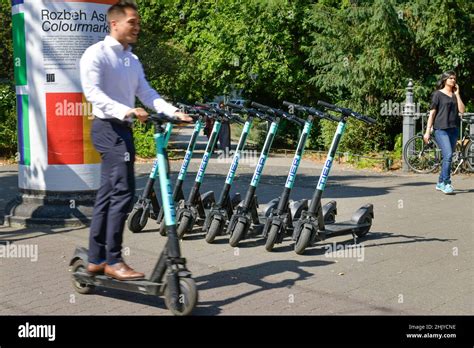 Tier E Scooter Hi Res Stock Photography And Images Alamy