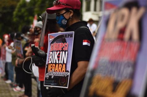 Aksi Demo Tuntut Kpk Usut Korupsi Tanpa Tebang Pilih Republika Online