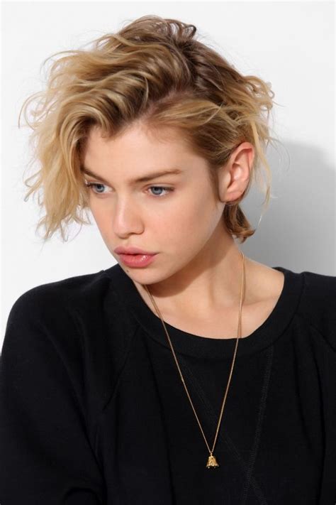 Picture Of Stella Maxwell Coupe De Cheveux Courte Coupe De Cheveux