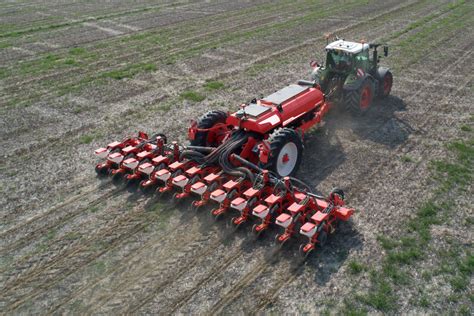 Une trémie centralisée pour le Maschio Gaspardo Chrono 800 FARM Connexion