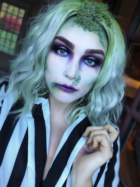 Weibliches Beetlejuice Kostüm Make Up