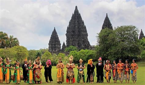 Candi Prambanan Keindahan Warisan Budaya Indonesia IndoHolidayTourGuide