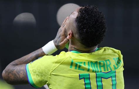 Neymar Compró 2 Camisetas De Brasil En La Calle Y Sorprendió A Sus Hinchas