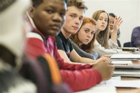 Conhe A Quatro Programas De Bolsas Para Estudantes Do Ensino M Dio