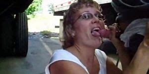 Coroa Baranga Chupando O Pau Gostoso Do Caminhoneiro Porn Videos