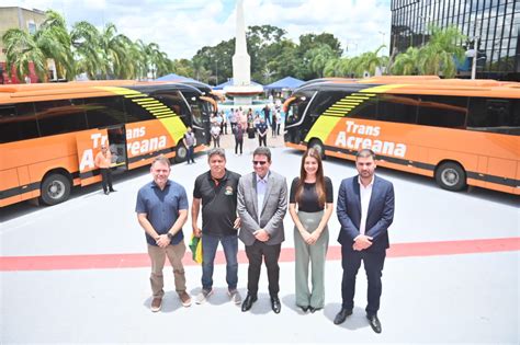 Acre recebe novos ônibus que vão operar no transporte de passageiros na