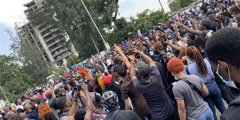 ENDSARS Protests Continue In Lagos Despite Dissolution Of The Police Unit