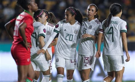 La Selección Femenil de México luce y golea