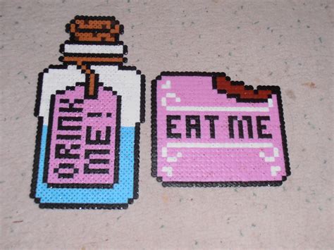 Drink Me Eat Me Dalice Aux Pays Des Merveilles En Perle Hama Pixel