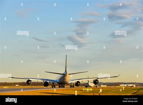 Lufthansa Airbus A340 Take Off Hi Res Stock Photography And Images Alamy