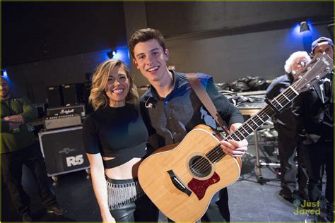 Shawn Mendes And Nick Jonas Perform At Rdmas 2015 See The Pics Photo 805245 Photo Gallery