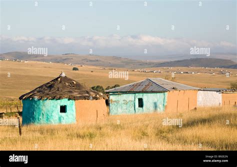 Xhosa hut hi-res stock photography and images - Alamy