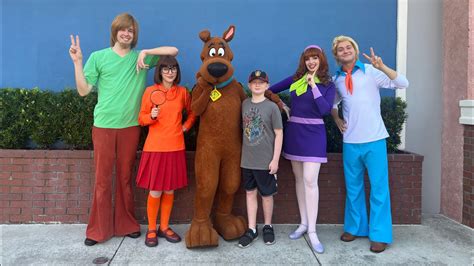 Scooby Shaggy Daphne Velma Fred And The Mystery Machine Youtube