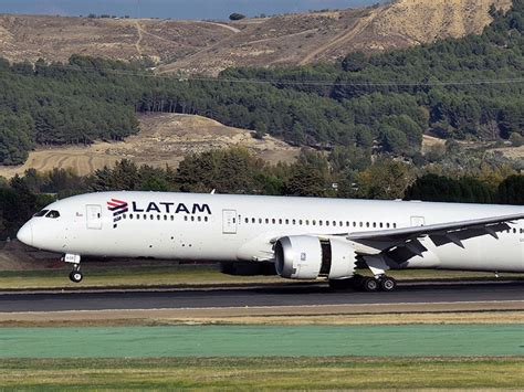 Avião Da Latam Com 50 Passageiros Sofre Forte Movimentação Durante Voo Veja O Que A Companhia