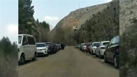 Vídeo Alta afluencia de turistas en el entorno natural de Jaraba en el