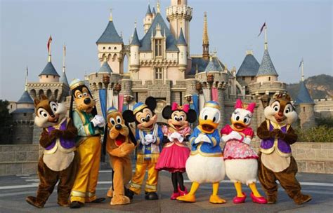 Becoming A Disney Mascot Mickey Mouse Minnie Mouse Donald Duck