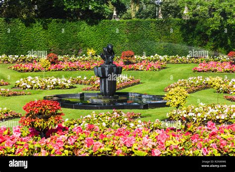 England London Regents Park Queen Marys Gardens Stock Photo Alamy