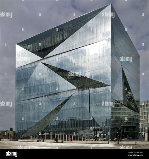 Cube shaped building hi-res stock photography and images - Alamy