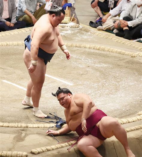 また3大関総崩れ御嶽海は陥落へ後がない7敗目 北勝富士が初黒星 玉鷲が1横綱3大関撃破で1敗並ぶ― スポニチ Sponichi Annex スポーツ