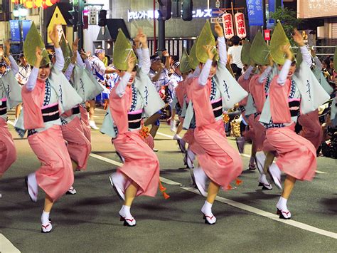 【阿波おどりの撮り方①】艶やかな「女踊り」は望遠レンズで切り取る Capa Camera Web