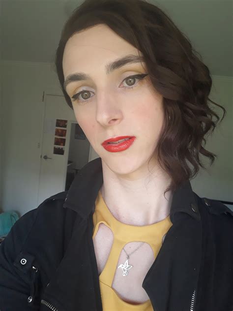 Did some new makeup 💋💋 : r/prettyaltgirls