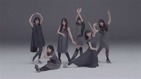 乃木坂46「あらかじめ語られるロマンス」ミュージックビデオのワンシーン。 乃木坂46、ファン投票で制作の新作mvを公開 画像・動画