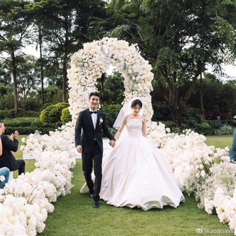 【图集】👰‍♀️🤵‍♂️ 韦世豪与妻子吴雅婚礼现场 直播吧zhibo8cc