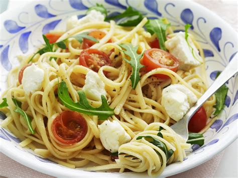 Cherry Tomato And Mozzarella Linguine Recipe Eat Smarter Usa