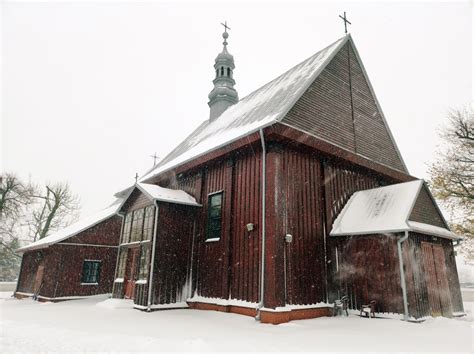 Kościół parafialny z zewnątrz Parafia Zgórsko