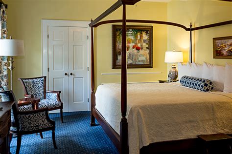 Accommodations & Hotel Rooms in Savannah | Eliza Thompson House