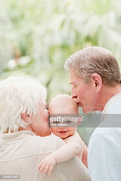 Grandma And Grandpa Kissing Stockfotos En Beelden Getty Images