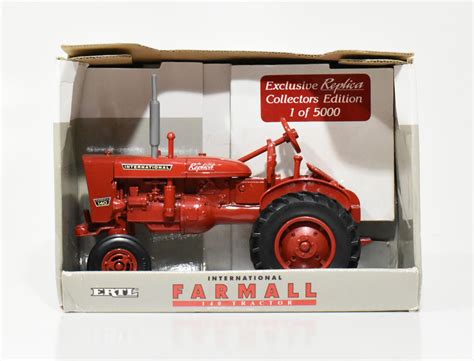 1 16 Farmall 140 Tractor Exclusive Replica Collectors Edition 1 Of