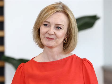 Liz Truss Outpaces Rishi Sunak Leads Race For Uk Pm Survey