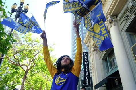 Warriors Parade Live Updates Nba Champs Thrill Fans On Sf Market