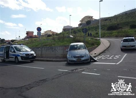 Scontro Fra Auto A Pirri Ferito Estratto Dalle Lamiere