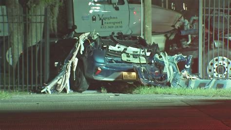 2 Killed When Kia Crashes Underneath 18 Wheeler Peeling Off Roof At Fm 1960 And Richey Abc13