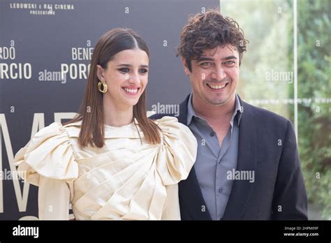 Riccardo Scamarcio Y Benedetta Porcaroli Asisten A La Foto De La