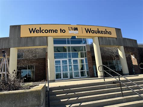 UW-Milwaukee's Waukesha campus could make way for housing - WPR