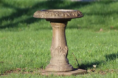 Vogeltränke aus Stein mit Standfuß Co selber machen bzw bauen