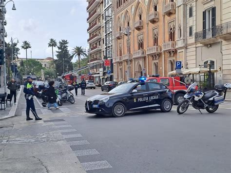 Bari Crolla Impalcatura In Corso Vittorio Emanuele