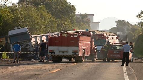 Acidente Morte Na Ers Causa Inc Ndio E Deixa A Pista Bloqueada