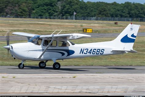 Cessna 172s Skyhawk Sp Untitled Aviation Photo 6070901